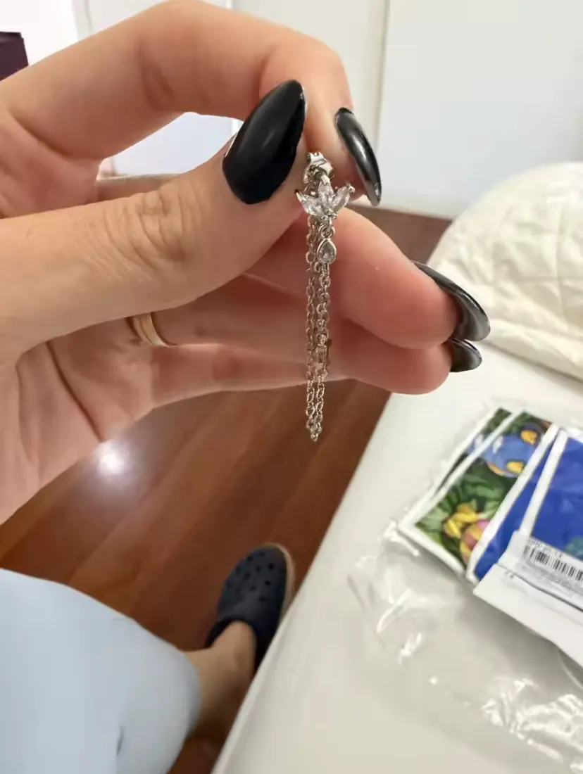Customer photo 1 from J***n showing their earrings